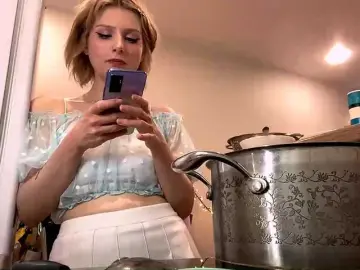 Bongacams Watch Live Sex Cams of AideWaddick
