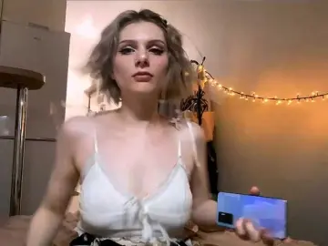 Bongacams Watch Live Sex Cams of AideWaddick