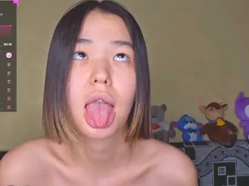 Bongacams Watch Live Sex Cams of TinyHanzel