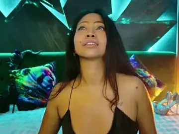 Stripchat Sex Cam of ElyaQuinn