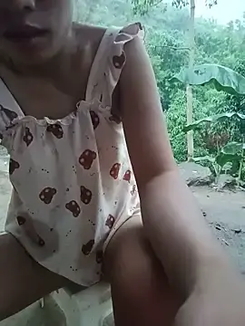 Stripchat Free Porn Cam of llomayy-love