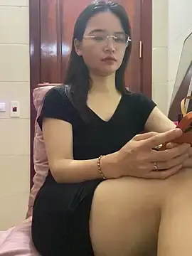 Stripchat Sex Cam of LiLi-Kirix99